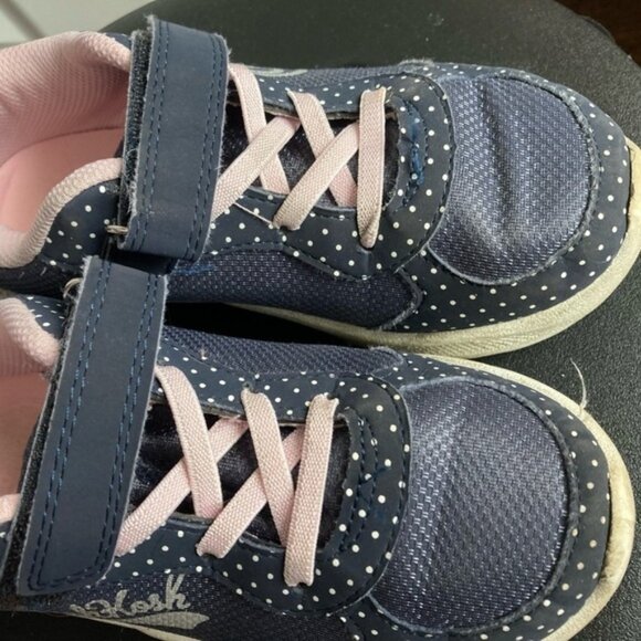 Oshkosh sneakers for kids size 3 youth - Picture 4 of 5